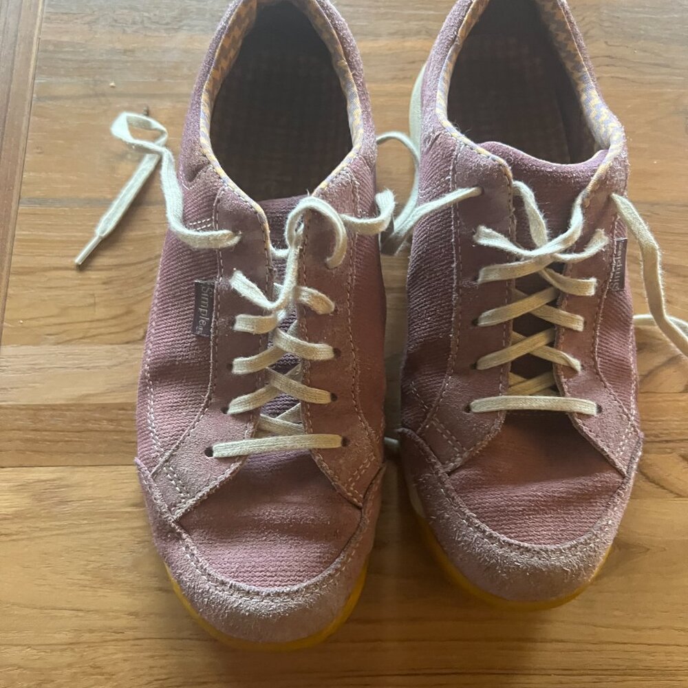 Simple Sneakers - Picture 7 of 7